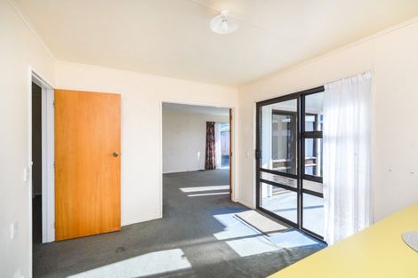 Photo of property in 18 Westmere Place, Takaro, Palmerston North, 4412