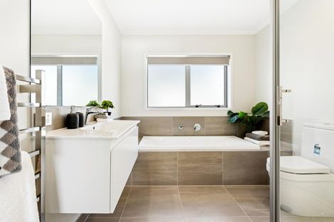 Photo of property in 16a Pine Avenue, Henderson, Auckland, 0612