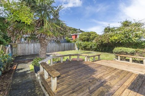 Photo of property in 64 Airlie Road, Plimmerton, Porirua, 5026