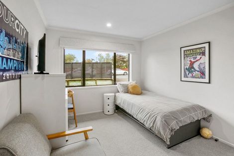 Photo of property in 11 Montrose Place, Highlands Park, New Plymouth, 4312