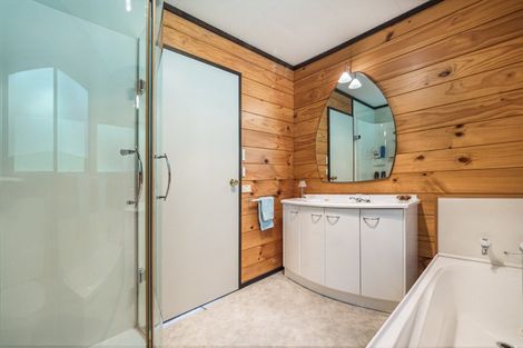 Photo of property in 17 Adams Road, Thornton Bay, Thames, 3575