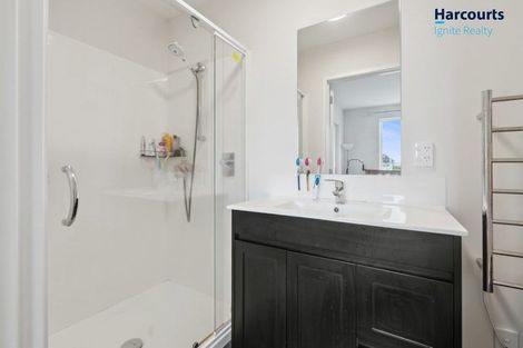 Photo of property in 11 Stitchbird Crescent, Papakura, 2110