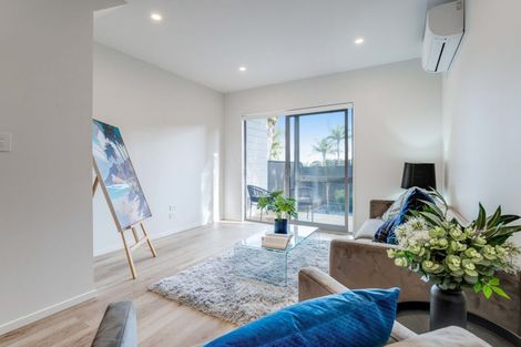 Photo of property in 9/15 Sea Vista Avenue, Beach Haven, Auckland, 0626