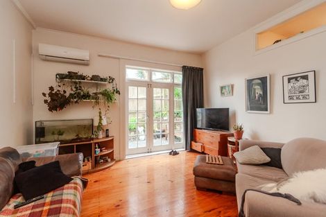 Photo of property in 35 Lawrence Street, Newtown, Wellington, 6021