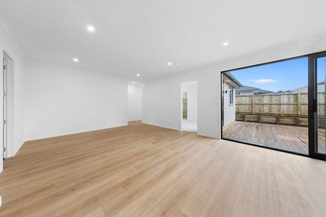 Photo of property in 17 Cara Avenue, Kumeu, 0810