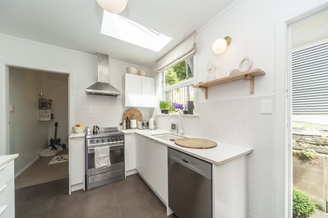 Photo of property in 29 Patanga Crescent, Thorndon, Wellington, 6011