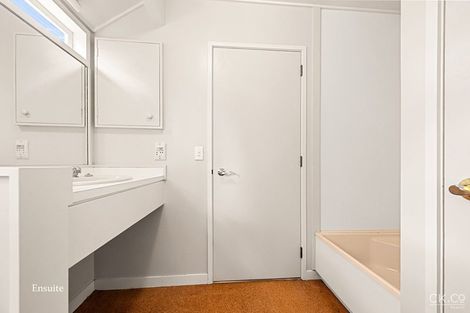 Photo of property in 72a Chatsworth Road, Silverstream, Upper Hutt, 5019