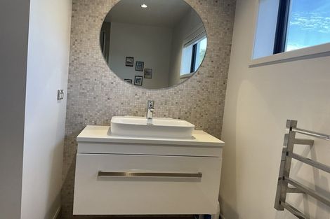 Photo of property in 15b Eastcliffe Road, Castor Bay, Auckland, 0620