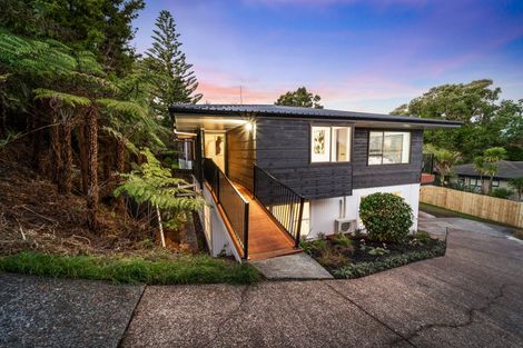 Photo of property in 26b Wade River Road, Stanmore Bay, Whangaparaoa, 0932
