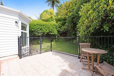 Photo of property in 48 Homewood Crescent, Karori, Wellington, 6012