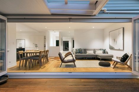 Photo of property in 68 St Michaels Avenue, Point Chevalier, Auckland, 1022