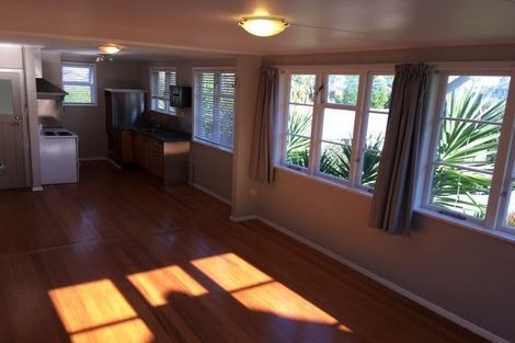 Photo of property in 23 Clairville Crescent, Wai O Taiki Bay, Auckland, 1072