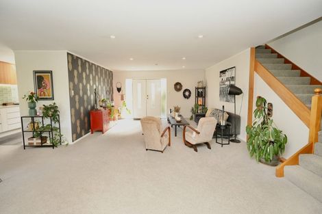 Photo of property in 7 Hillgrove Place, Fitzherbert, Palmerston North, 4410
