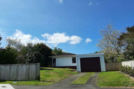 Photo of property in 16 Shearwater Street, One Tree Point, 0118