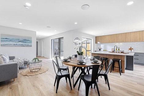 Photo of property in 33 Lumbarda Drive, Kumeu, 0810