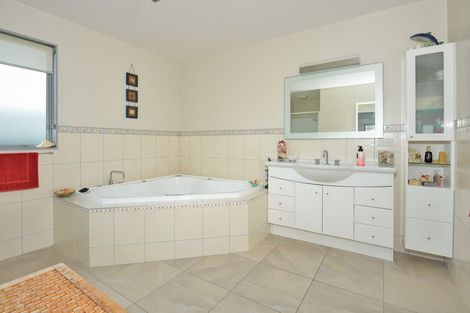 Photo of property in 155 Newcastle Street, Mahia, Nuhaka, 4198