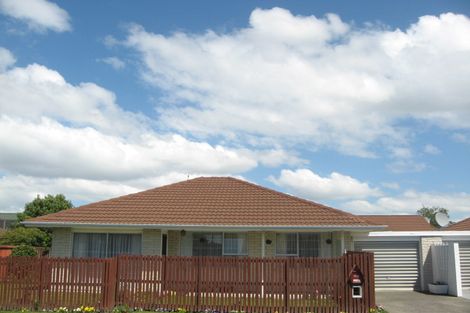 Photo of property in 2/22 Salford Avenue, Redwood, Christchurch, 8051