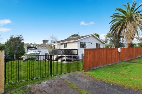 Photo of property in 3 St Margaret Place, West Harbour, Auckland, 0618
