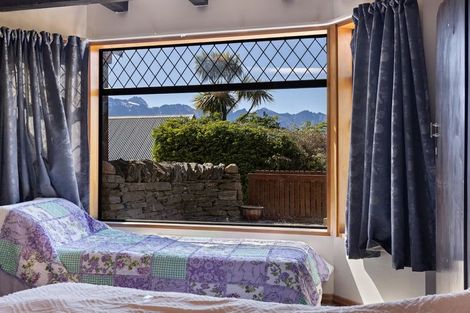 Photo of property in 10 Moss Lane, Sunshine Bay, Queenstown, 9300
