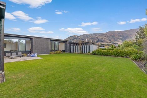 Photo of property in 6 Stackbrae Avenue, Wanaka, 9305