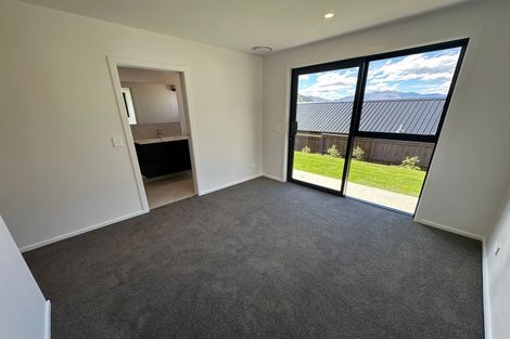 Photo of property in 27 Spur Ridge Rise, Jacks Point, 9371