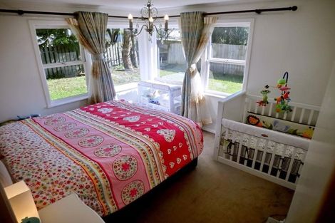 Photo of property in 5 Totaravale Drive, Totara Vale, Auckland, 0629