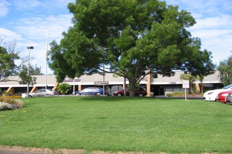 Photo of property in 1a Kiwi Esplanade, Mangere Bridge, Auckland, 2022