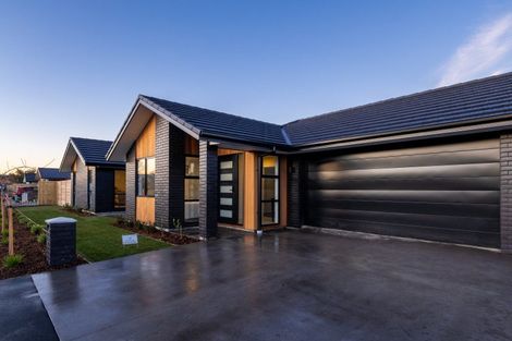 Photo of property in 2 Graeme Cooper Lane, Avonhead, Christchurch, 8042