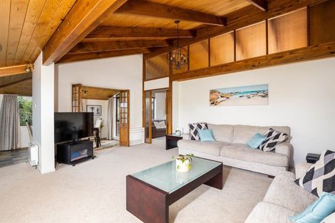 Photo of property in 20 Sequoia Grove, Merrilands, New Plymouth, 4312