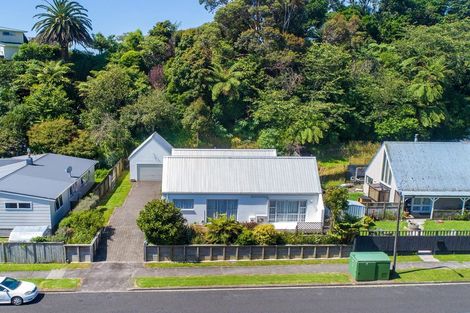 Photo of property in 13 Ambury Place, Merrilands, New Plymouth, 4312