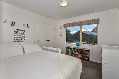 Photo of property in 6 Ishtar Place, One Tree Point, 0118