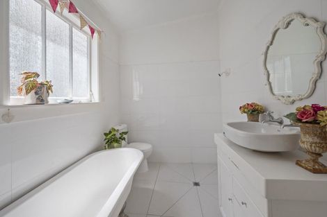 Photo of property in 18 Lighthouse Road, Bluff Hill, Napier, 4110