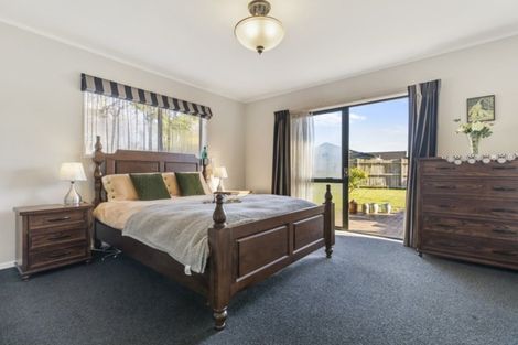 Photo of property in 3 Glenross Drive, Wattle Downs, Auckland, 2103