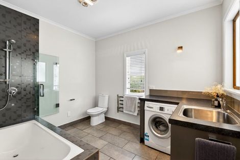 Photo of property in 913 Lawrence Street, Akina, Hastings, 4122