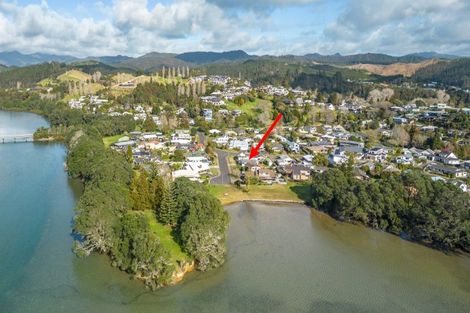 Photo of property in 102 Awarua Place, Whangamata, 3620
