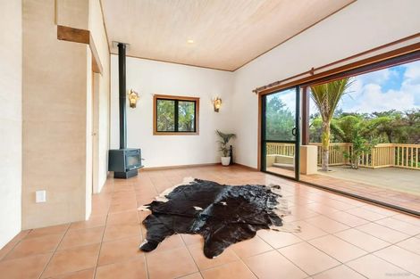 Photo of property in 1/4 Lydford Place, Glendene, Auckland, 0602