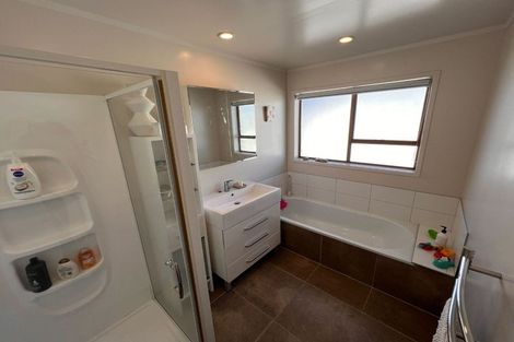 Photo of property in 1/5 Gulf View Road, Murrays Bay, Auckland, 0630