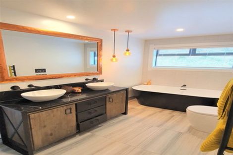 Photo of property in 130 Highland Drive, Acacia Bay, Taupo, 3385