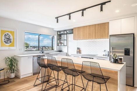 Photo of property in 1/41 Target Road, Totara Vale, Auckland, 0629