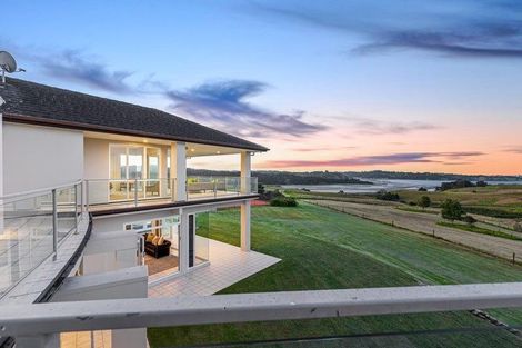 Photo of property in 189 Vaughans Road, Okura, Albany, 0792