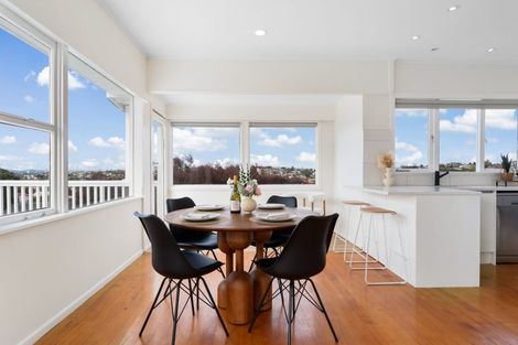 Photo of property in 1/113 Coronation Road, Hillcrest, Auckland, 0627