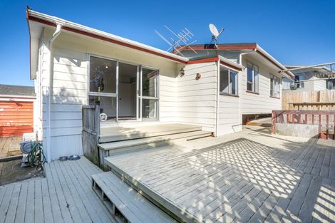 Photo of property in 15 Woolwich Close, Whitby, Porirua, 5024
