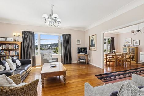 Photo of property in 9 Kellsmere Crescent, Island Bay, Wellington, 6023