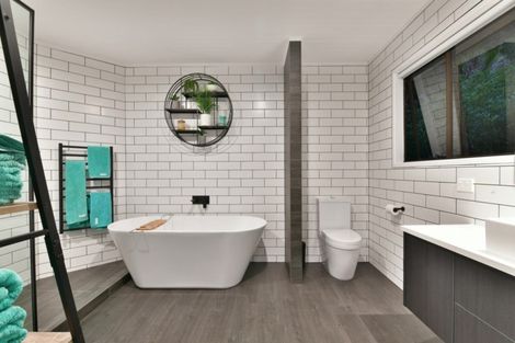 Photo of property in 258 Wade River Road, Wade Heads, Whangaparaoa, 0932