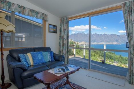 Photo of property in 113b Wynyard Crescent, Fernhill, Queenstown, 9300