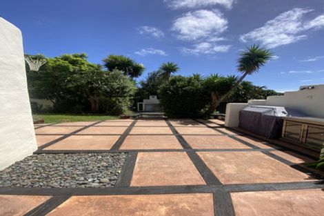 Photo of property in 9 Laingrange Place, Laingholm, Auckland, 0604