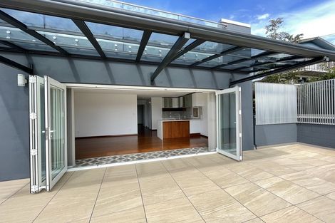 Photo of property in 10 Scott Road, Stanmore Bay, Whangaparaoa, 0932