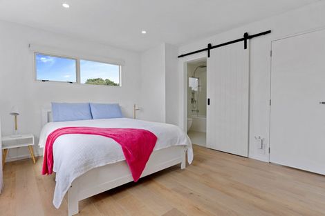 Photo of property in 2/1 Mossop Rise, Glenfield, Auckland, 0629