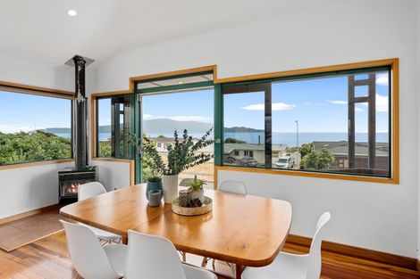 Photo of property in 10-12 Oratia Street, Waikanae Beach, Waikanae, 5036