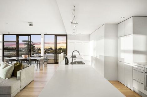 Photo of property in 10/258 Hurstmere Road, Takapuna, Auckland, 0622